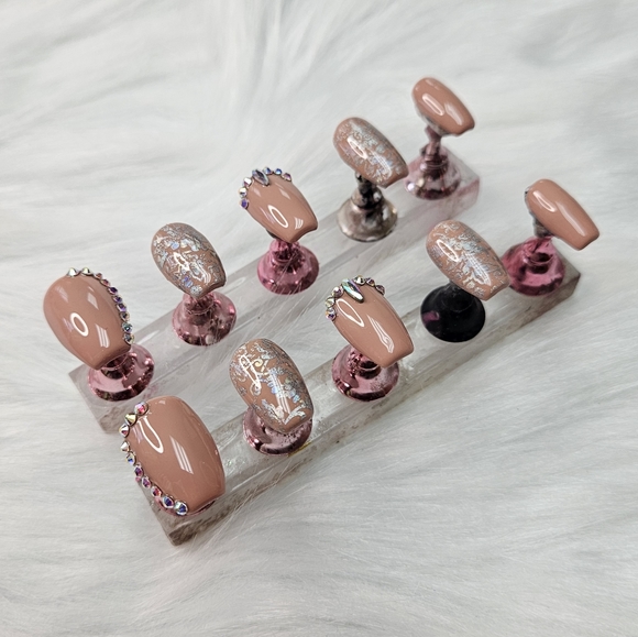 Press on nails - Picture 3 of 4